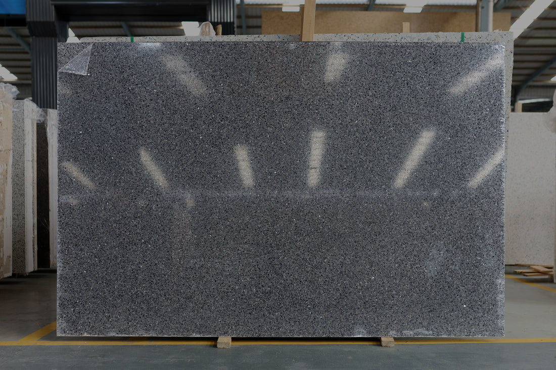 Terrazzo nero inchiostro